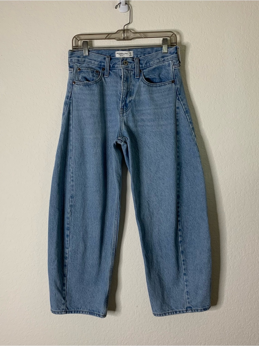 Abercrombie & fitch womens light blue barrel jeans mid rise 25